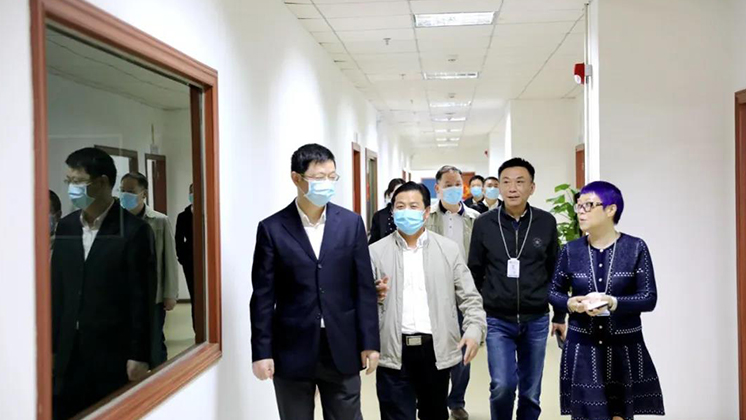 省政府口岸辦副主任、省商務(wù)廳口岸處處長羅專一行蒞臨炬神電子開展聯(lián)點(diǎn)服務(wù)工作