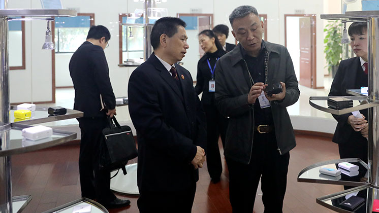 “送法進(jìn)企業(yè)、服務(wù)自貿(mào)區(qū)”——市中級(jí)人民法院為炬神電子提供優(yōu)質(zhì)司法服務(wù)