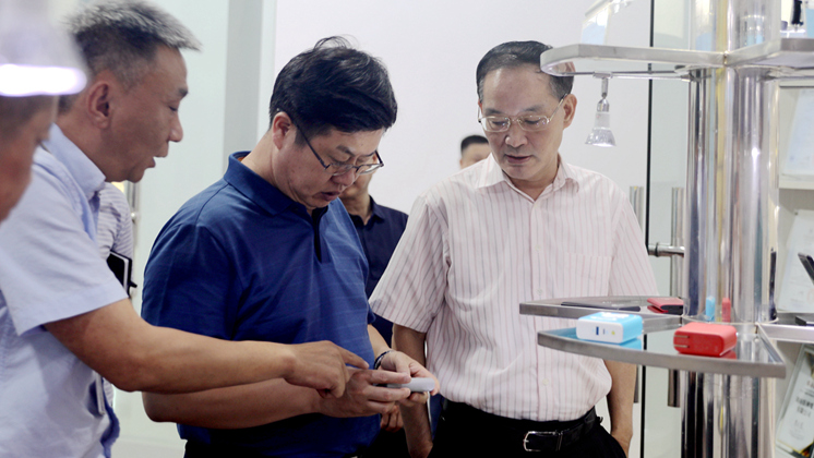 市委常委、副市長(zhǎng)徐懷好走訪炬神電子 ：全力、熱情、周到提供服務(wù)