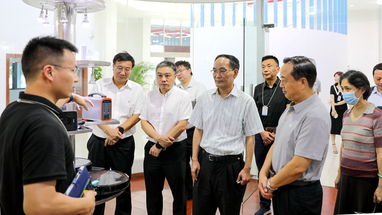 全國政協(xié)委員（廣東省委原常委、省紀委原書記）黃先耀一行考察炬神電子